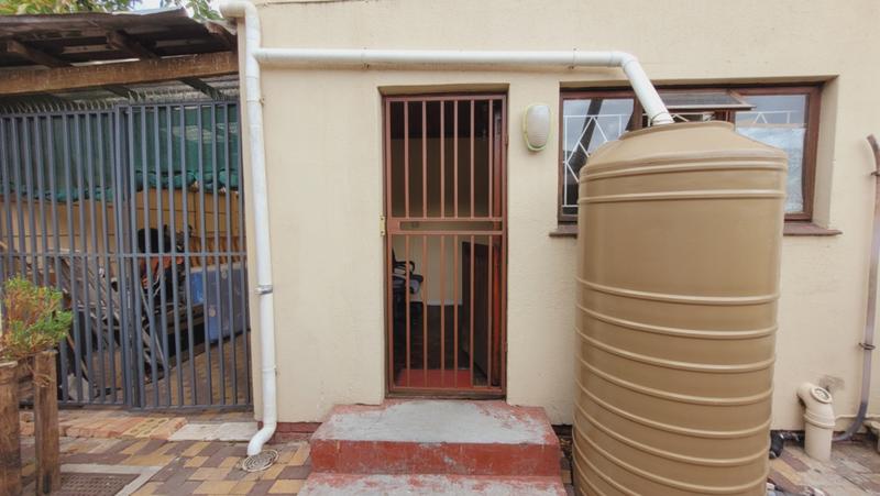 6 Bedroom Property for Sale in Rylands Western Cape